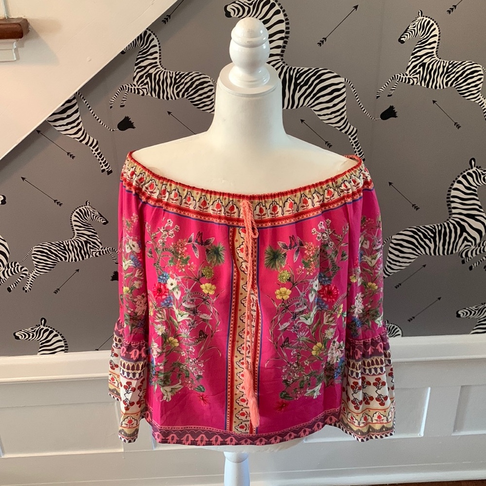 Beautiful UMGEE Off Shoulder Top